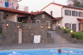 večerna osvetlitev bazena
