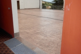 Ploščad nad gražami v Luciji