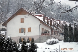 pogled s spodnje strani