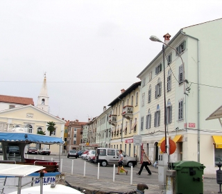 prenovljene fasade celotnega mandrača