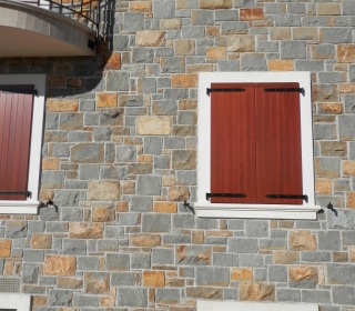 obloga fasade z masivnim klesanim peščenjakom obloga fasade z masivnim klesanim peščenjakom
