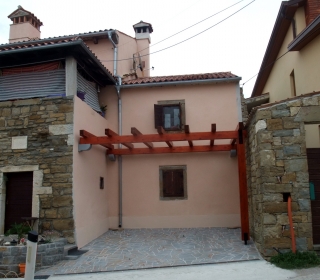 vzorec opus incertum na tlaku iz rezanega peščenjaka