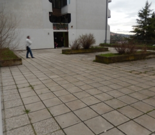 Ploščad nad gražami v Luciji