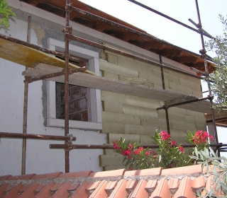 zaključek izolacije ob kamniti erti